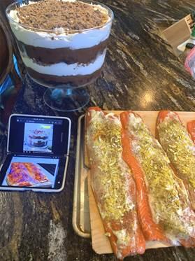 微软再入手机行业，Surface Duo双屏手机曝光